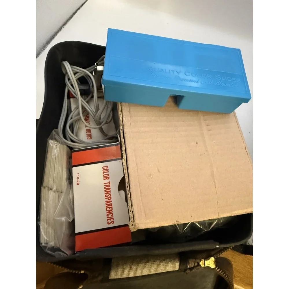Vintage Manon Cabin 35mm Slide Projector Japan w/ Case & Accessories